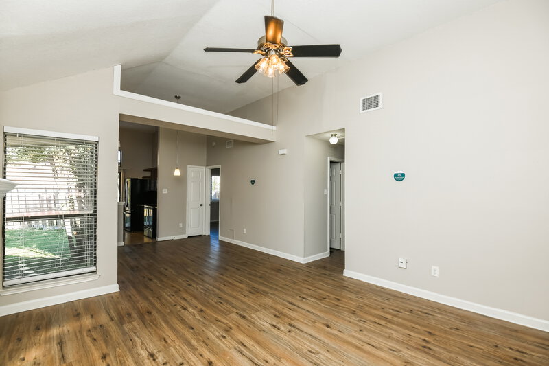 1,970/Mo, 103 Hardin Dr Arlington, TX 76018 Living Room View 3