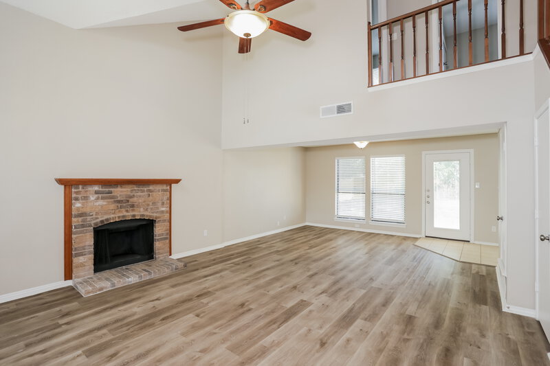 1,935/Mo, 4816 Hollow Tree Dr Arlington, TX 76018 Living Room View