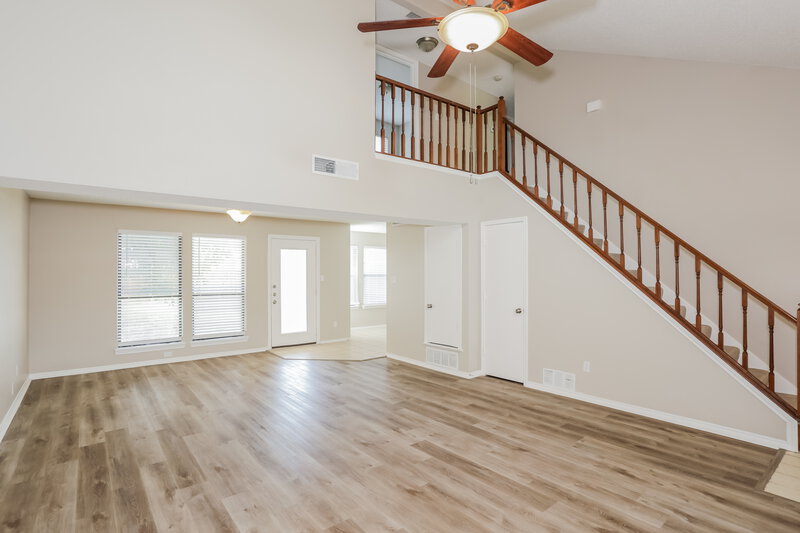 1,935/Mo, 4816 Hollow Tree Dr Arlington, TX 76018 Living Room View 2