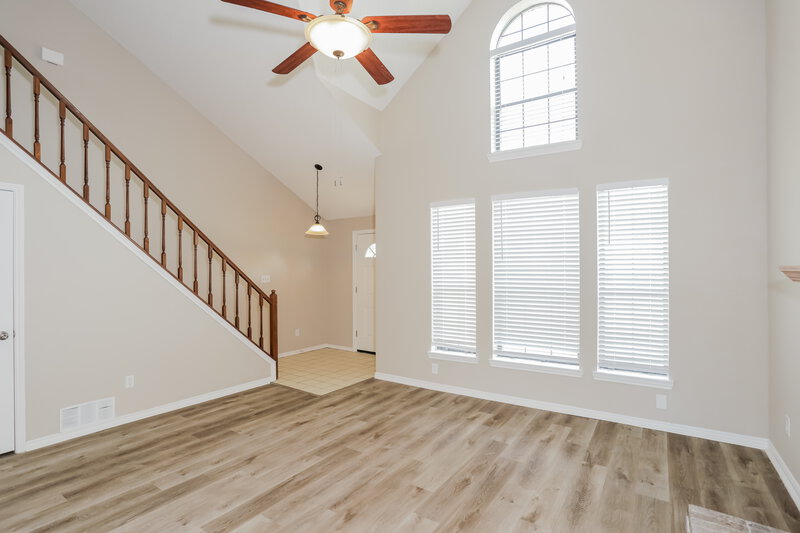 1,935/Mo, 4816 Hollow Tree Dr Arlington, TX 76018 Living Room View 3