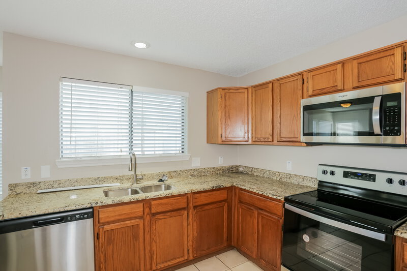 1,935/Mo, 4816 Hollow Tree Dr Arlington, TX 76018 Kitchen View 2