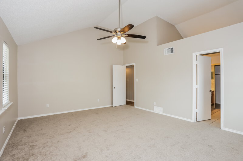 1,935/Mo, 4816 Hollow Tree Dr Arlington, TX 76018 Main Bedroom View 2