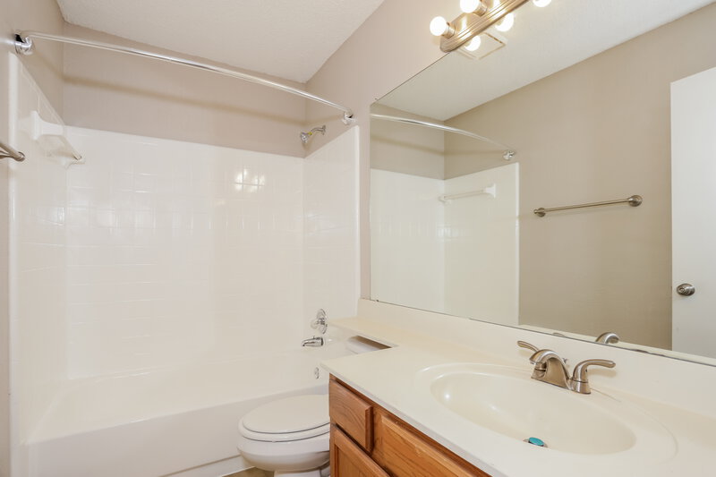1,935/Mo, 4816 Hollow Tree Dr Arlington, TX 76018 Bathroom View