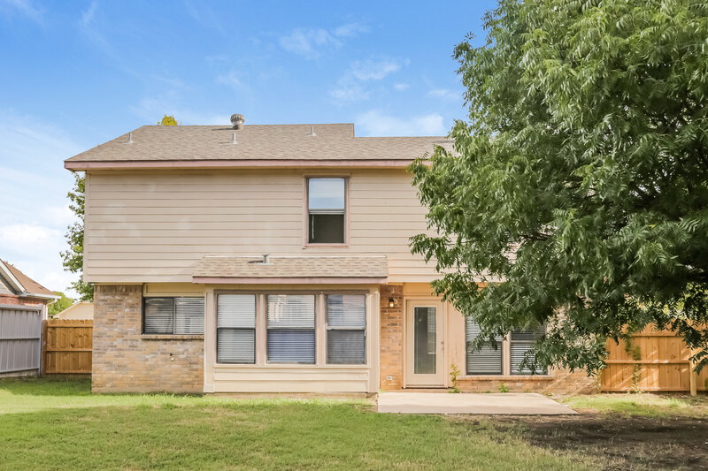 1,935/Mo, 4816 Hollow Tree Dr Arlington, TX 76018 Rear View