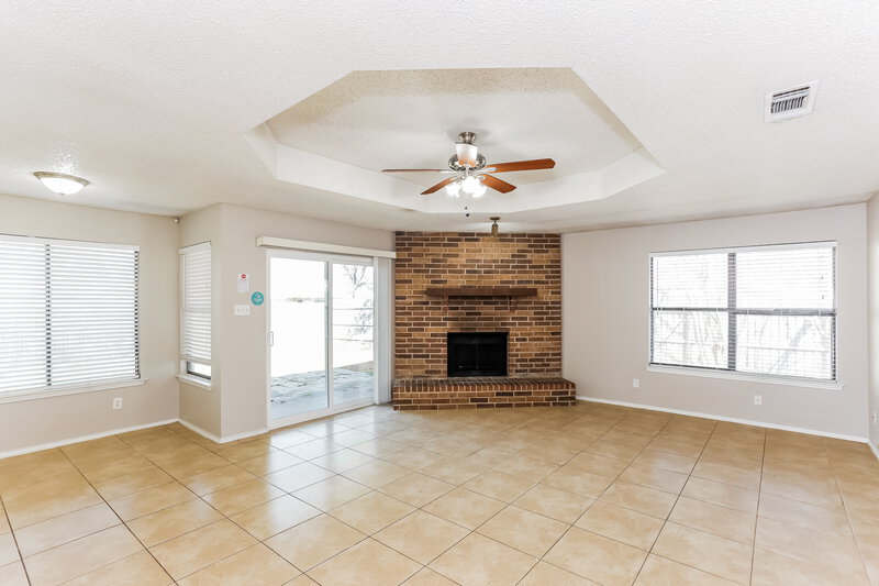 1,955/Mo, 221 Myrtle Dr Arlington, TX 76018 Living Room View