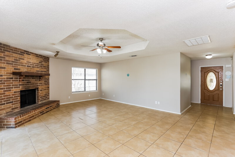 1,955/Mo, 221 Myrtle Dr Arlington, TX 76018 Living Room View 3