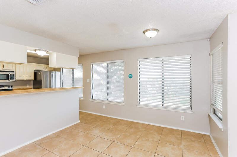 1,955/Mo, 221 Myrtle Dr Arlington, TX 76018 Dining Room View