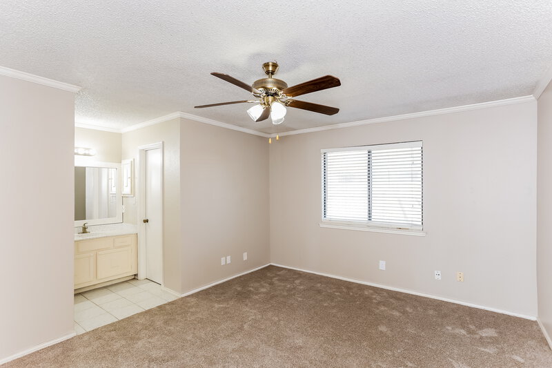 1,955/Mo, 221 Myrtle Dr Arlington, TX 76018 Main Bedroom View 2