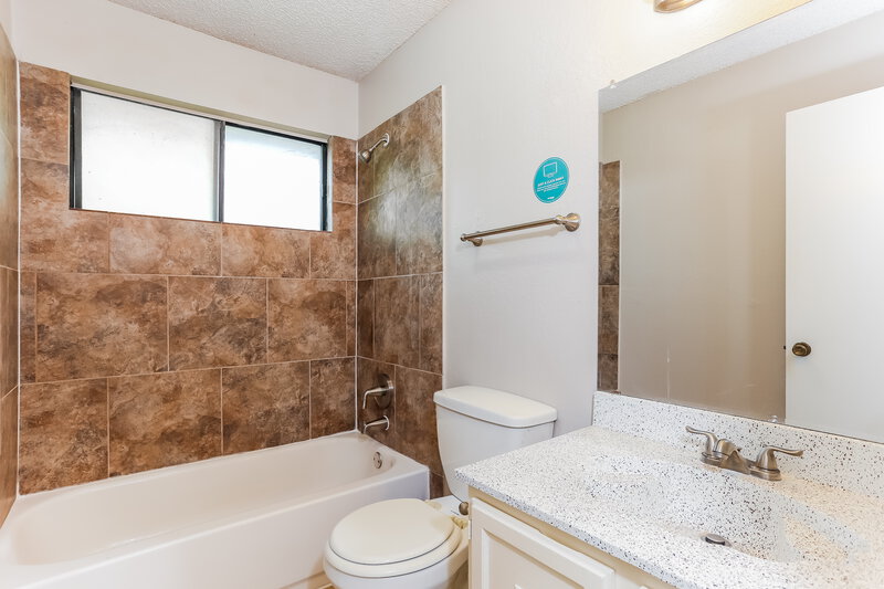 1,955/Mo, 221 Myrtle Dr Arlington, TX 76018 Bathroom View