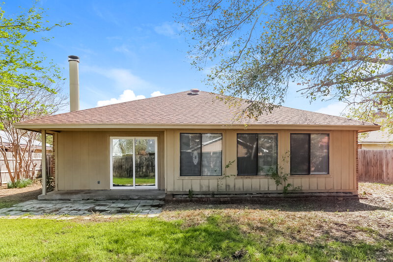 1,955/Mo, 221 Myrtle Dr Arlington, TX 76018 Rear View
