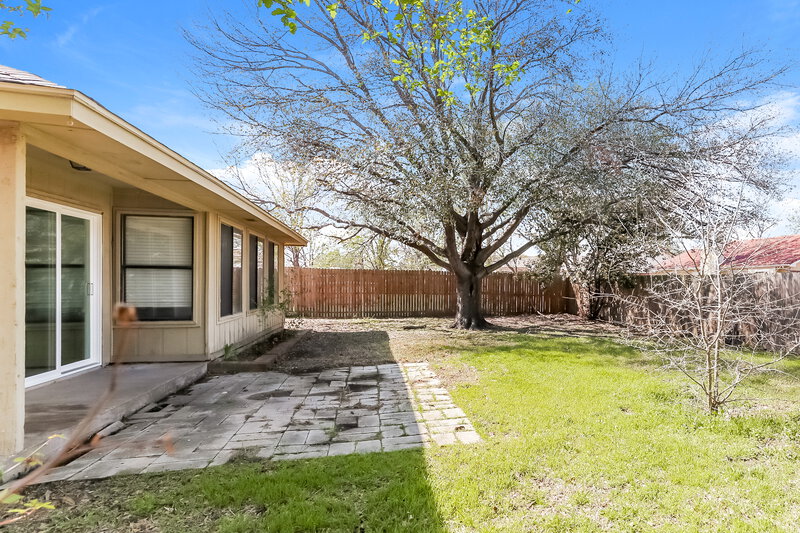 1,955/Mo, 221 Myrtle Dr Arlington, TX 76018 Rear View 2