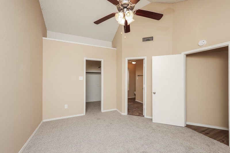 1,990/Mo, 406 Kalmia Dr Arlington, TX 76018 Main Bedroom View