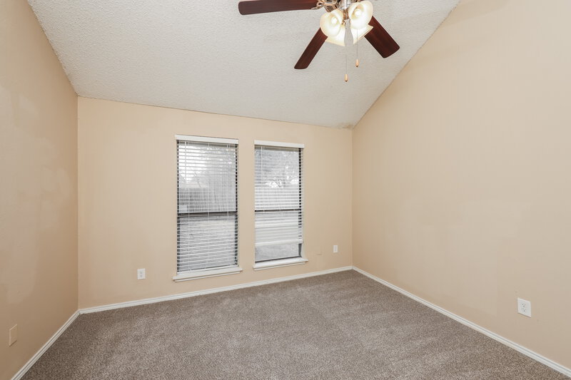 1,990/Mo, 406 Kalmia Dr Arlington, TX 76018 Main Bedroom View 2