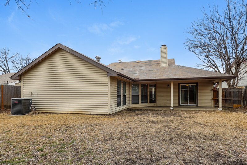 1,990/Mo, 406 Kalmia Dr Arlington, TX 76018 Rear View