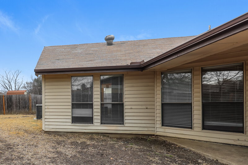 1,990/Mo, 406 Kalmia Dr Arlington, TX 76018 Rear View 2