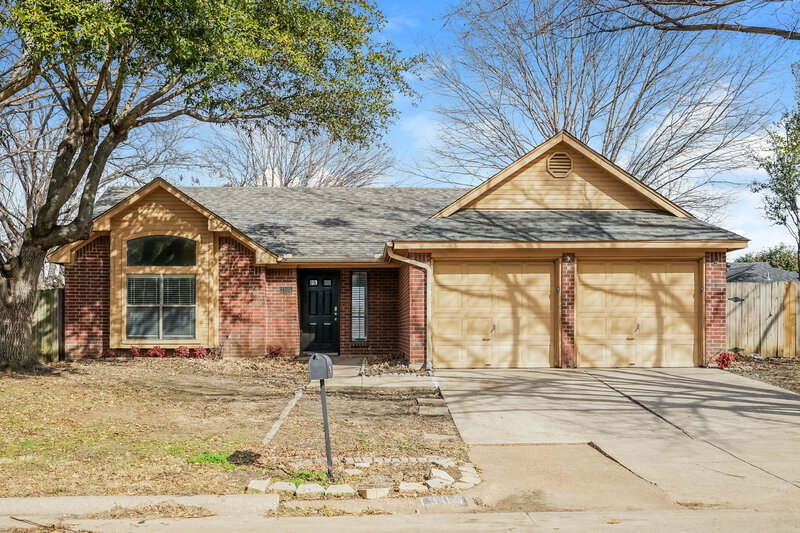 1,995/Mo, 1505 Glenwillow Dr Arlington, TX 76018 External View