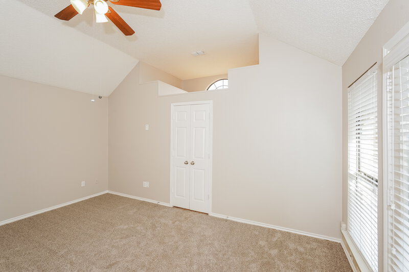 1,995/Mo, 1505 Glenwillow Dr Arlington, TX 76018 Main Bedroom View