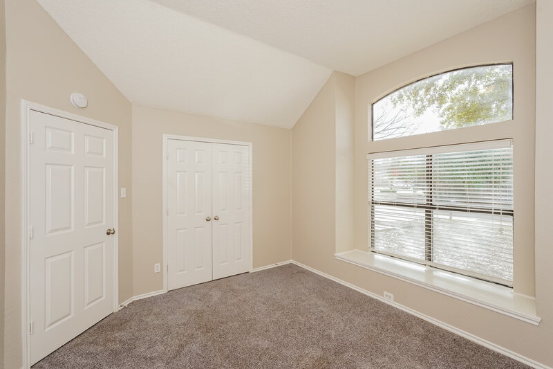 1,995/Mo, 1505 Glenwillow Dr Arlington, TX 76018 Bedroom View 2