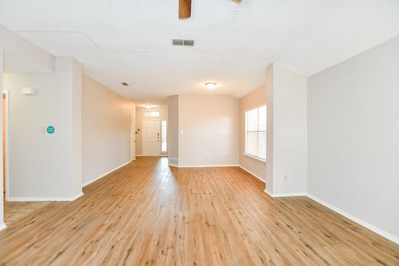 2,035/Mo, 1715 Duster Circle Arlington, TX 76018 Living Room View 4
