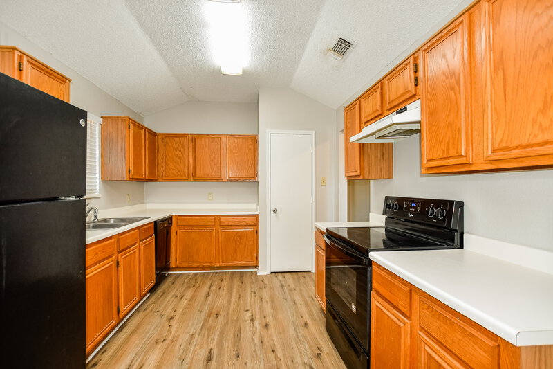 2,035/Mo, 1715 Duster Circle Arlington, TX 76018 Kitchen View