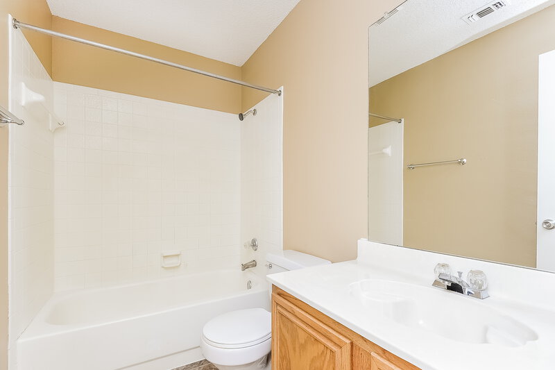 2,035/Mo, 1715 Duster Circle Arlington, TX 76018 Bathroom View 2