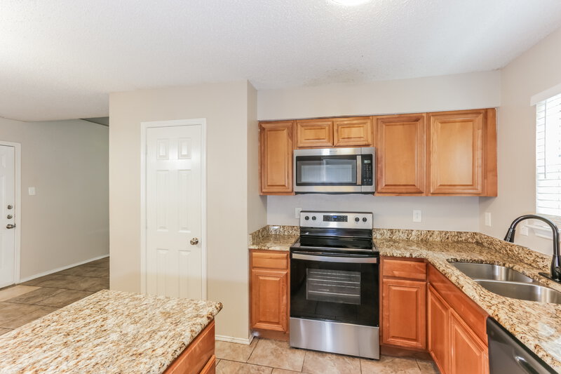 2,280/Mo, 5532 Four Winds Dr Arlington, TX 76018 Kitchen View 2