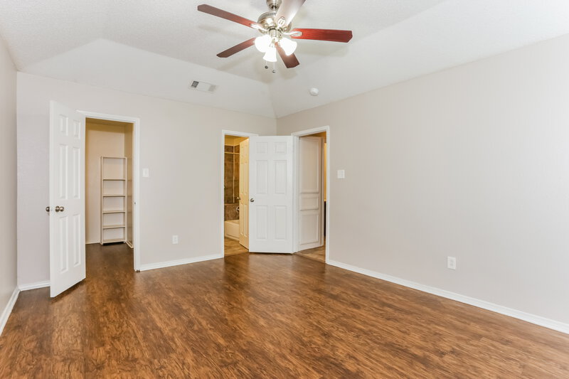 2,280/Mo, 5532 Four Winds Dr Arlington, TX 76018 Main Bedroom View 2
