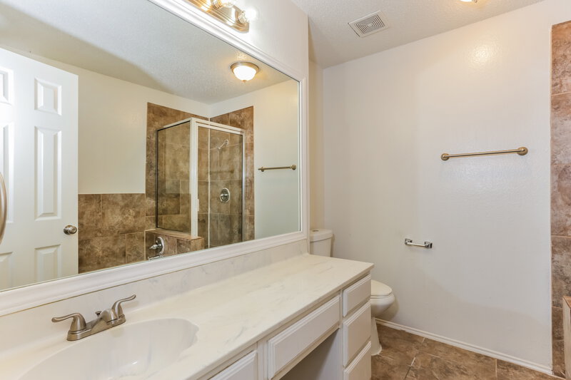 2,280/Mo, 5532 Four Winds Dr Arlington, TX 76018 Main Bathroom View