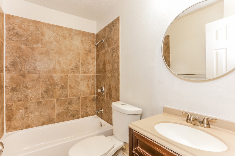 2,280/Mo, 5532 Four Winds Dr Arlington, TX 76018 Bathroom View