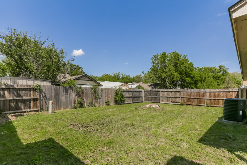 2,280/Mo, 5532 Four Winds Dr Arlington, TX 76018 Backyard View