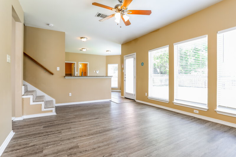 2,630/Mo, 5709 Creekhollow Dr Arlington, TX 76018 Living Room View