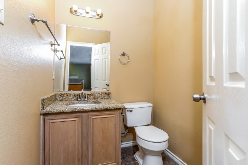 2,630/Mo, 5709 Creekhollow Dr Arlington, TX 76018 Bathroom View 2