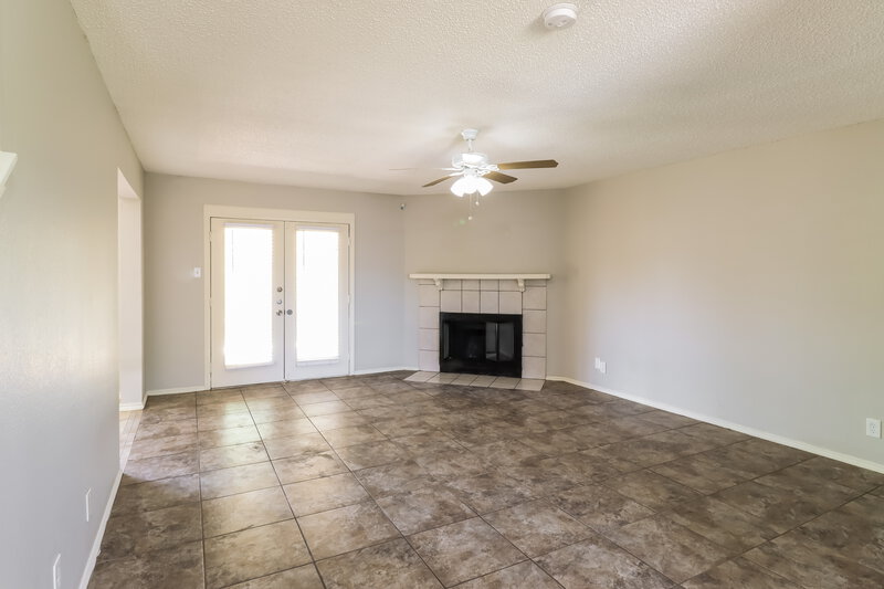 2,100/Mo, 4803 Glen Valley Dr Arlington, TX 76018 Living Room View