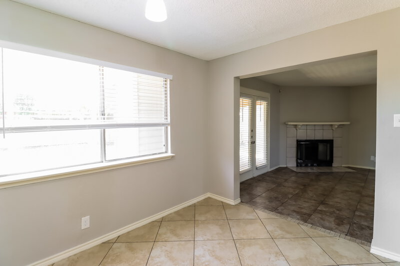 2,100/Mo, 4803 Glen Valley Dr Arlington, TX 76018 Dining Room View