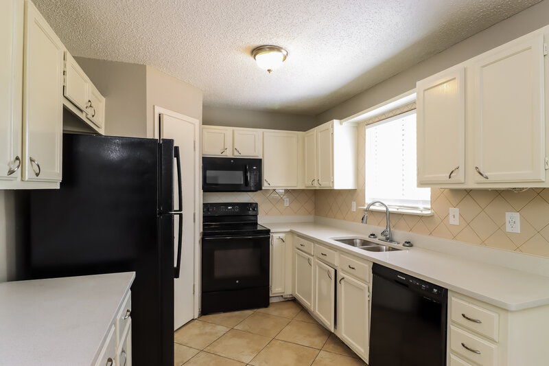 2,100/Mo, 4803 Glen Valley Dr Arlington, TX 76018 Kitchen View