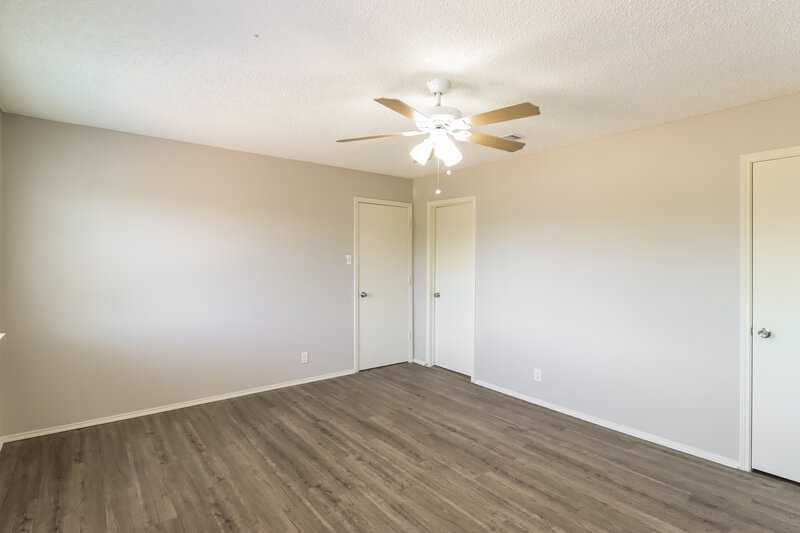 2,100/Mo, 4803 Glen Valley Dr Arlington, TX 76018 Main Bedroom View