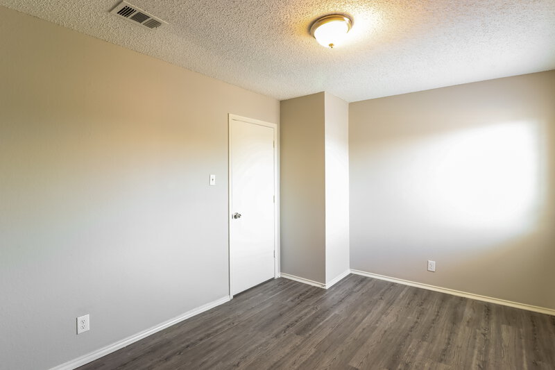 2,100/Mo, 4803 Glen Valley Dr Arlington, TX 76018 Bedroom View