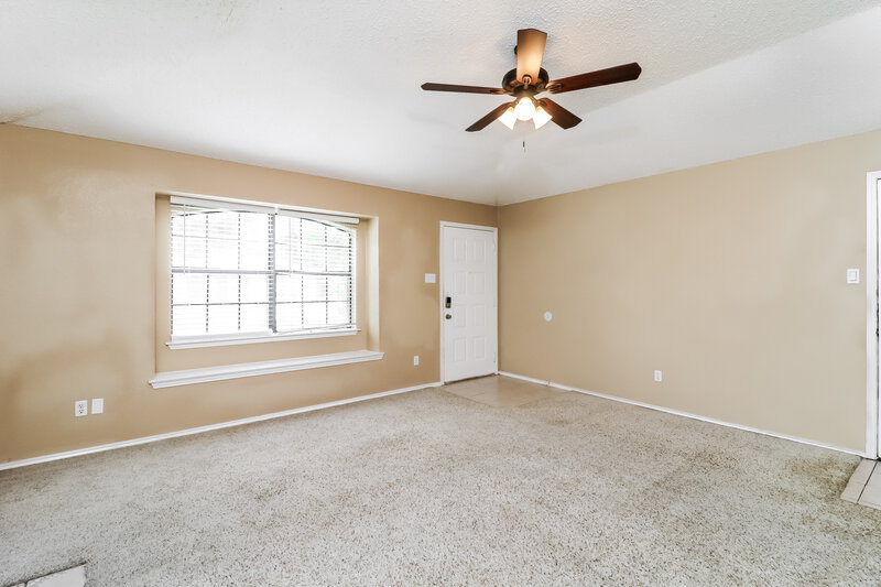 1,955/Mo, 1717 Quinlan Ct Arlington, TX 76018 Living Room View