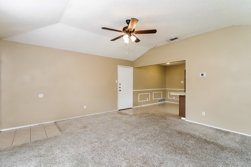 1,955/Mo, 1717 Quinlan Ct Arlington, TX 76018 Living Room View 2