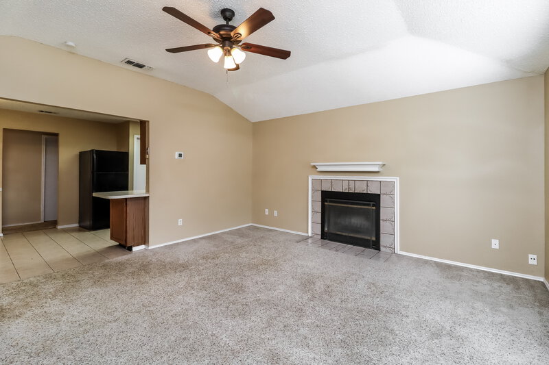 1,955/Mo, 1717 Quinlan Ct Arlington, TX 76018 Living Room View 3