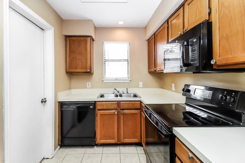 1,955/Mo, 1717 Quinlan Ct Arlington, TX 76018 Kitchen View