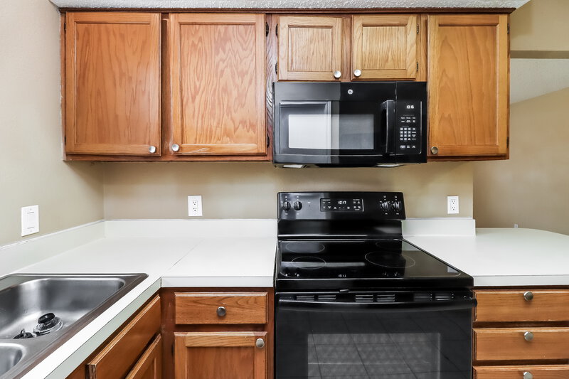 1,955/Mo, 1717 Quinlan Ct Arlington, TX 76018 Kitchen View 2