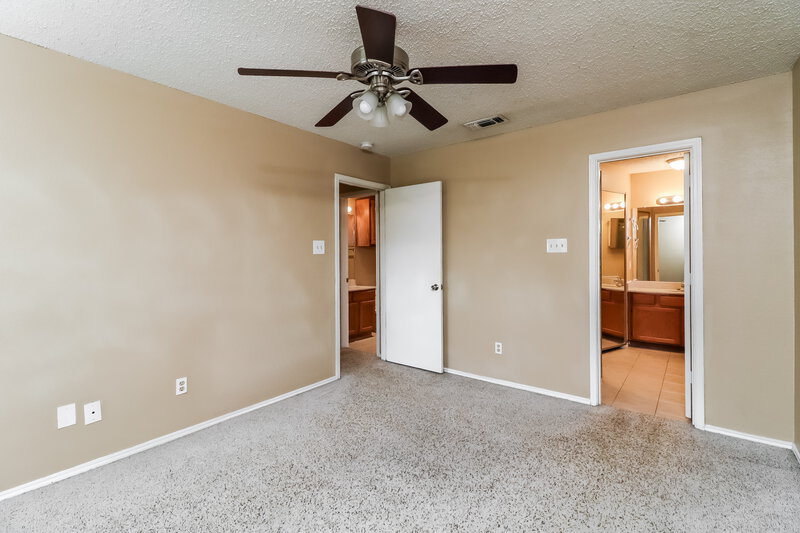 1,955/Mo, 1717 Quinlan Ct Arlington, TX 76018 Main Bedroom View 2