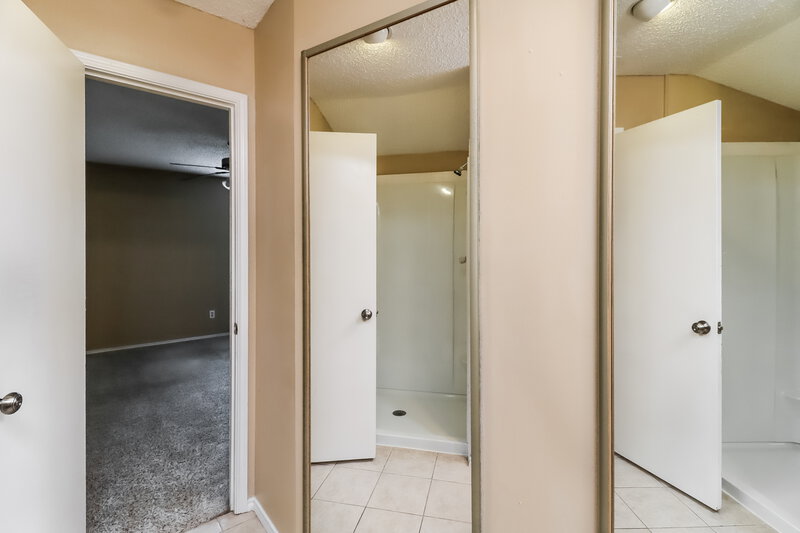 1,955/Mo, 1717 Quinlan Ct Arlington, TX 76018 Main Bathroom View