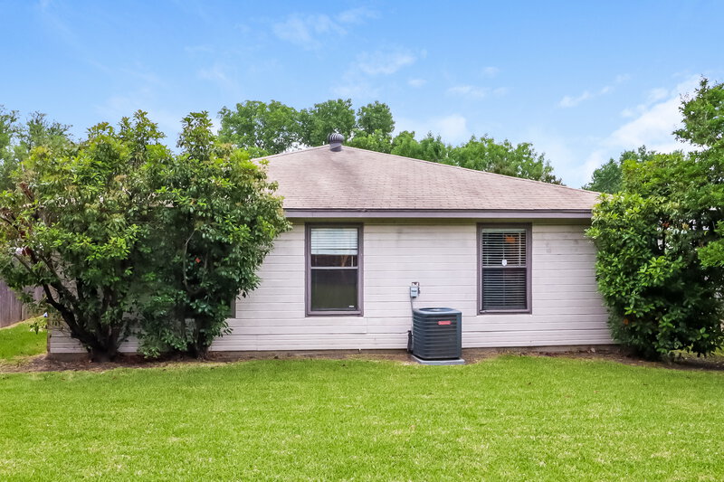 1,955/Mo, 1717 Quinlan Ct Arlington, TX 76018 Rear View