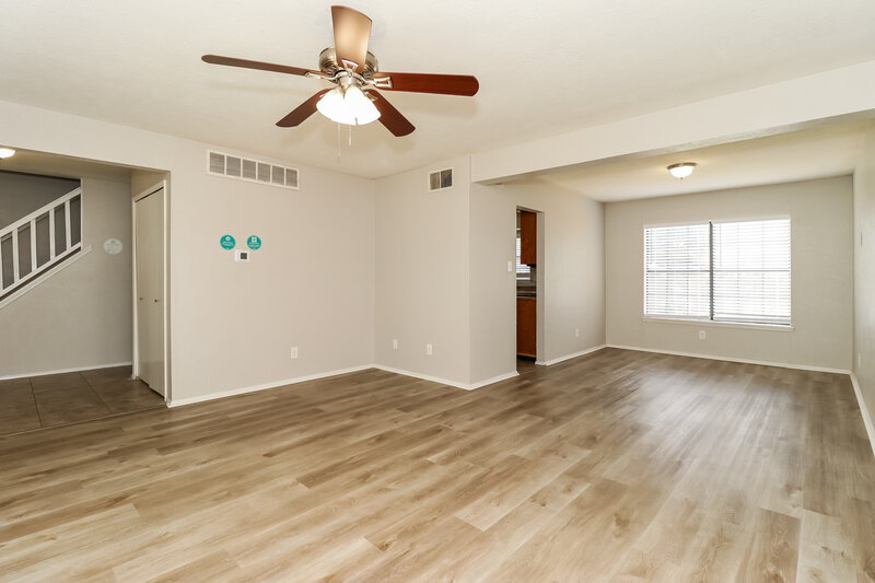 2,245/Mo, 1400 Barbara Ln Arlington, TX 76018 Living Room View