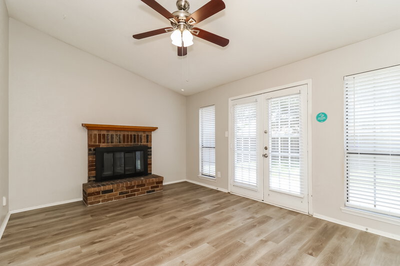 2,245/Mo, 1400 Barbara Ln Arlington, TX 76018 Family Room View 2