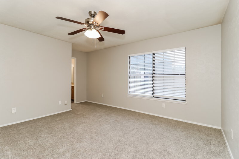 2,245/Mo, 1400 Barbara Ln Arlington, TX 76018 Main Bedroom View
