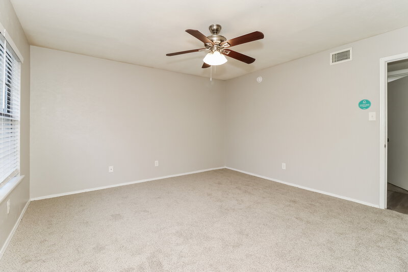 2,245/Mo, 1400 Barbara Ln Arlington, TX 76018 Main Bedroom View 2