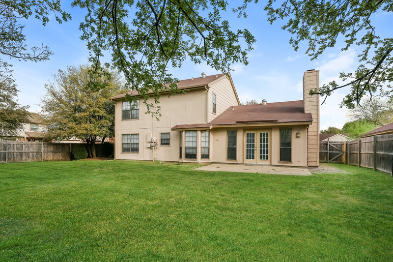 2,245/Mo, 1400 Barbara Ln Arlington, TX 76018 Rear View 2